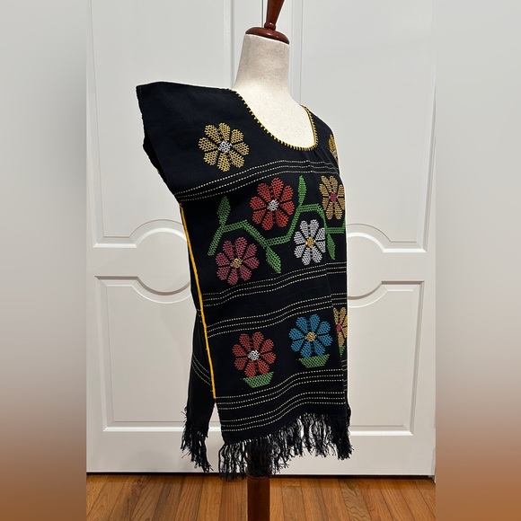 Multicolored Floral Embroidered Mexican Blouse 100% handmade. - Picture 6 of 9